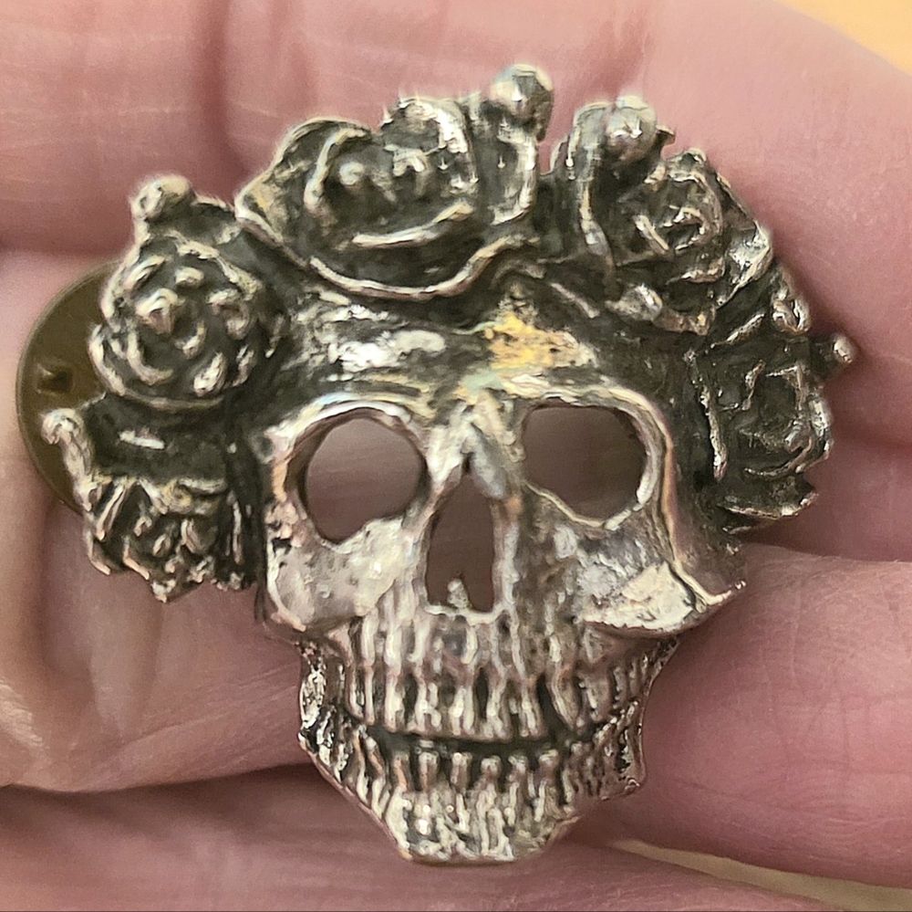 GRATEFUL DEAD "BERTHA" SKULL & ROSES PIN